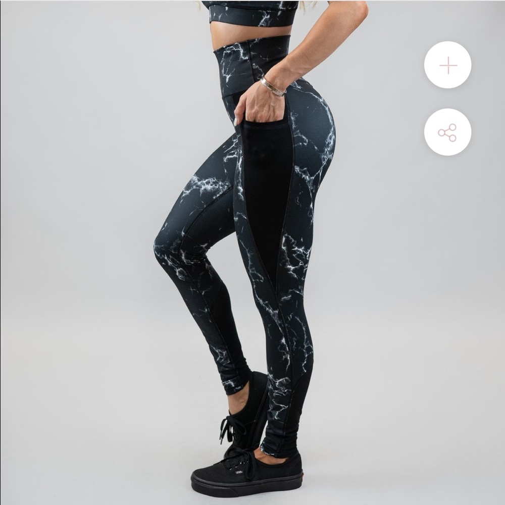 Size Medium Black Marble Buffbunny Leggings